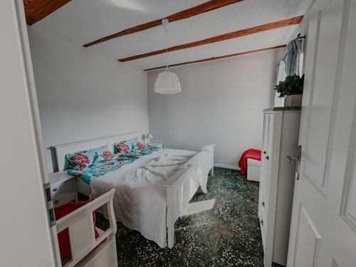 Weitere Perspektive des Schlafzimmers in der Villa Gänseblümchen